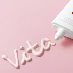 ضد آفتاب بی رنگ ویتامینه تون آپ توکبو  SPF50