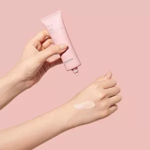 ضدآفتاب هلو آنوا تون آپ رنگی لایت PEACH+NIACIN