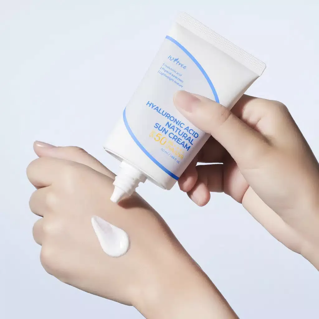 ضدآفتاب ایزنتری هیالورونیک اسید SPF50 نچرال