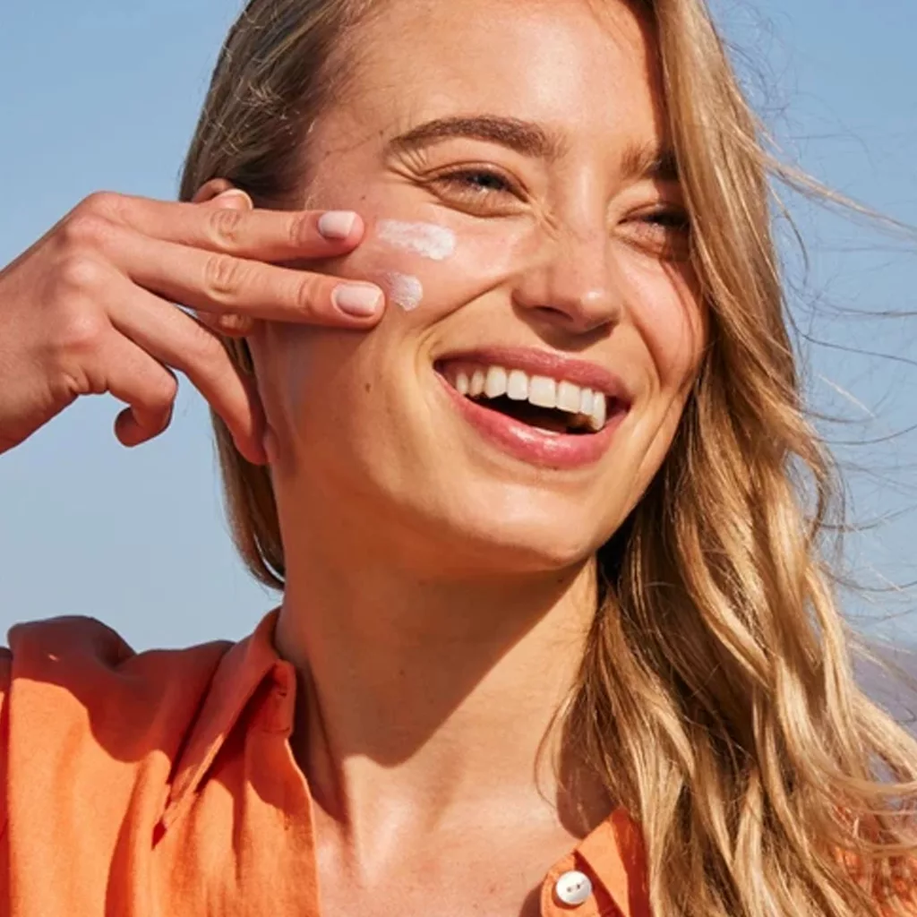 ضدآفتاب فلوییدی ایزدین oil free بدون چربی SPF50 مینرال MINERAL