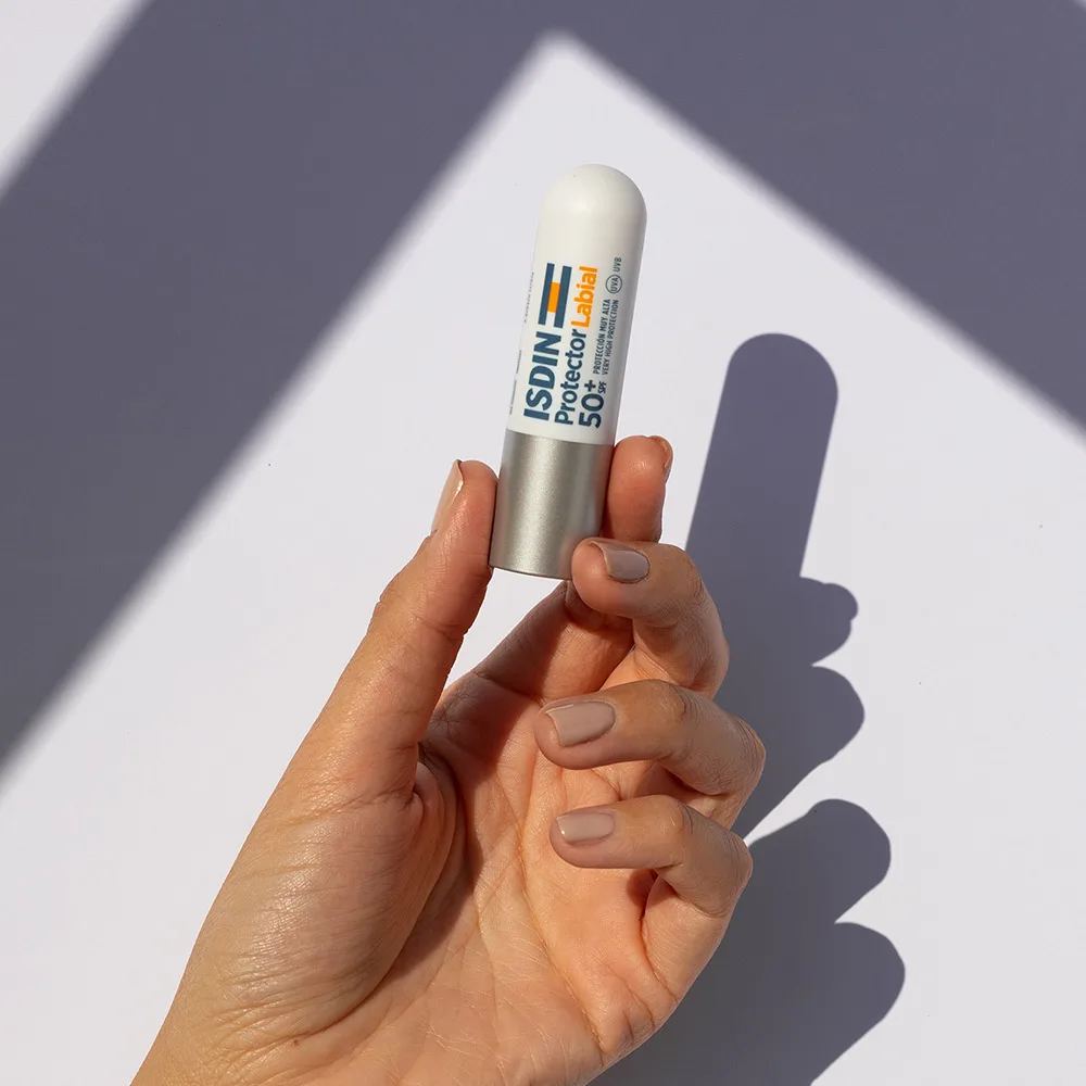 بالم لب ایزدین مرطوب کننده و آبرسان تغذیه کننده با محافظت بالا SPF50