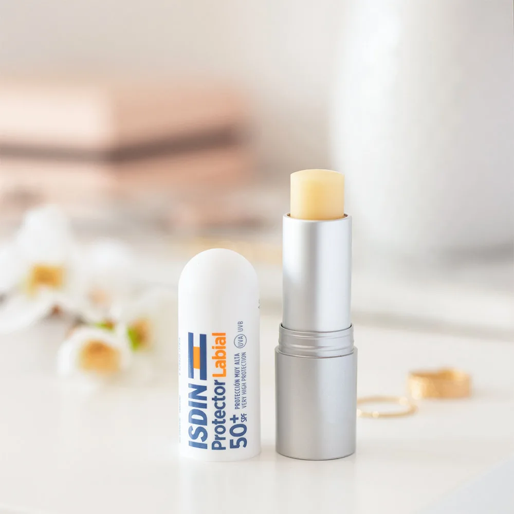 بالم لب ایزدین مرطوب کننده و آبرسان تغذیه کننده با محافظت بالا SPF50