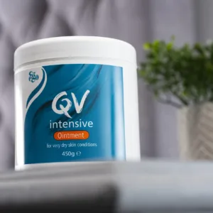 کرم کاسه ای کیو وی QV نرم و مرطوب کننده آبرسانی و تسکین پوست خشک و حساس 450میل